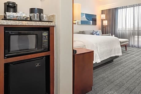 Guest King Room with Whirlpool