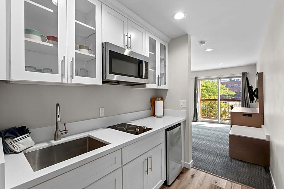 Sandpoint Hotel & Suites Downtown