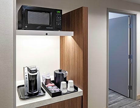 King Suite with Tub - Mobility/Hearing Accessible