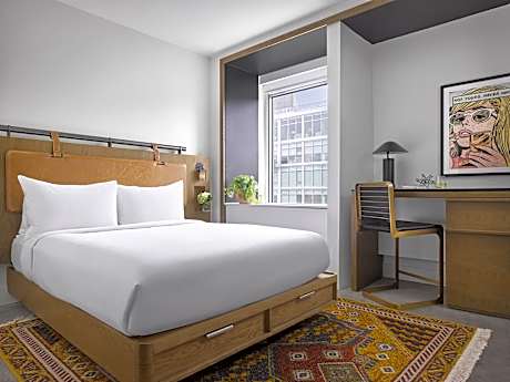 Standard Queen Room with City View