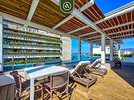 New 1 BR Condo - Oceanview Pool - 2 min to Beach