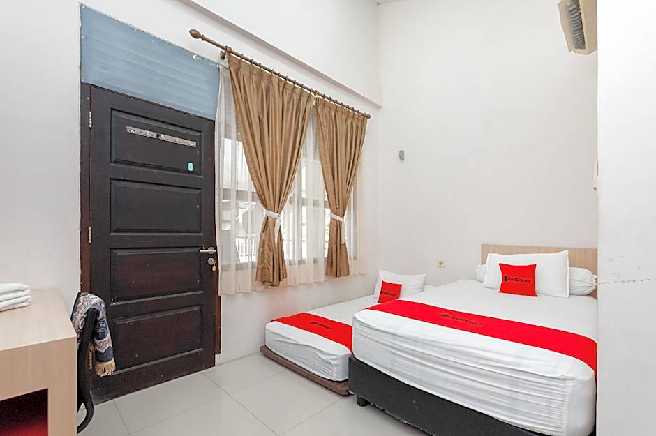 RedDoorz Syariah near Banda Aceh Convention Hall