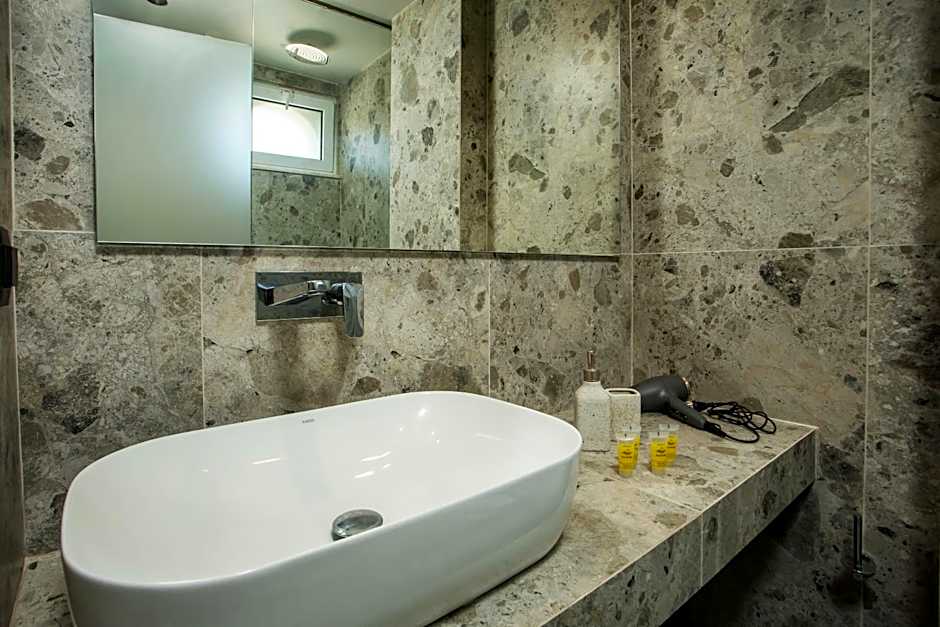 Dias Studios & Suites