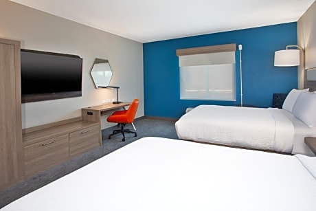 Queen Room with Two Queen Beds - Mobility Access Tub/Non-Smoking