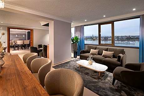 King Executive River View