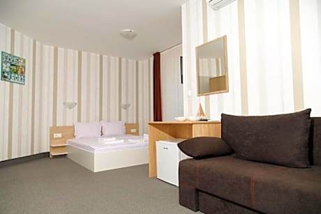 King Studio with Sofa Bed