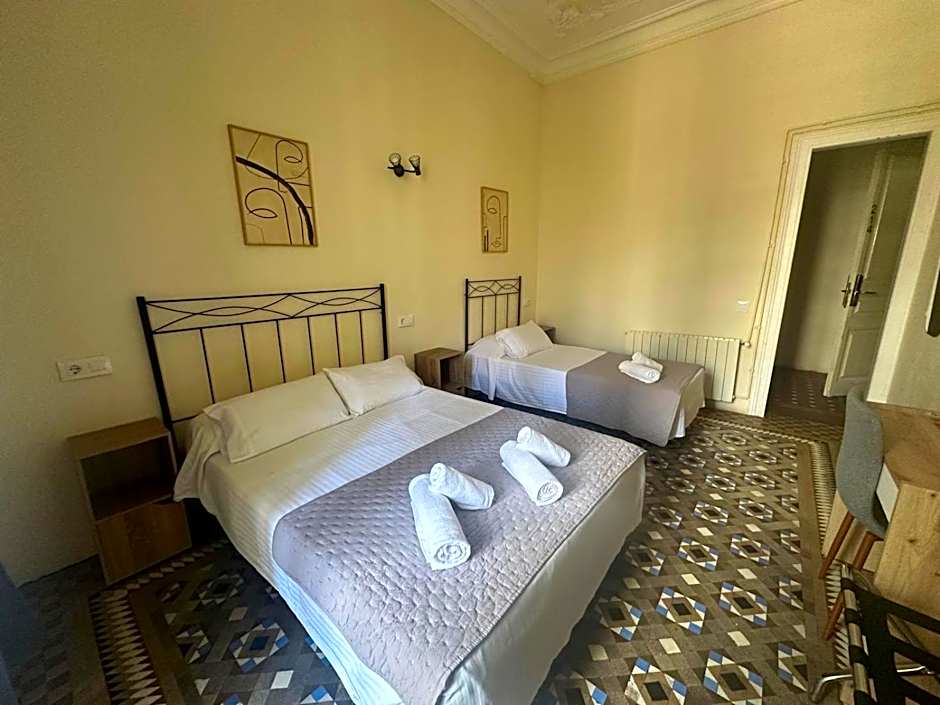Hostal Balmes Centro
