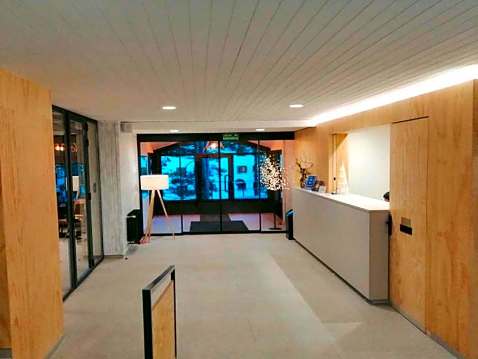 Apartamentos Midi 3000