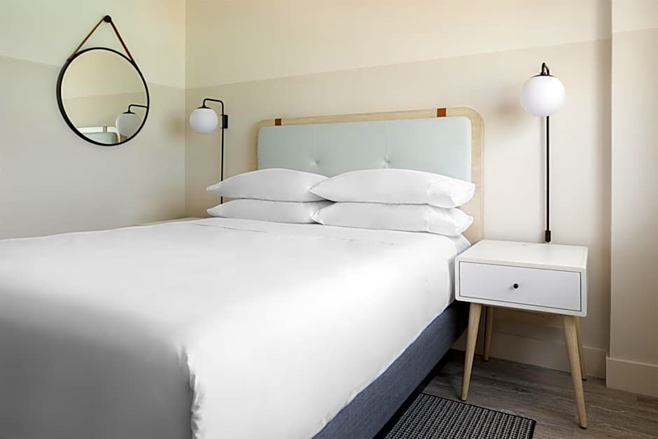 Hampton by Hilton Grand Cayman Seven Mile Beach
