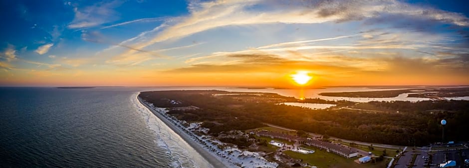 Days Inn & Suites by Wyndham Jekyll Island