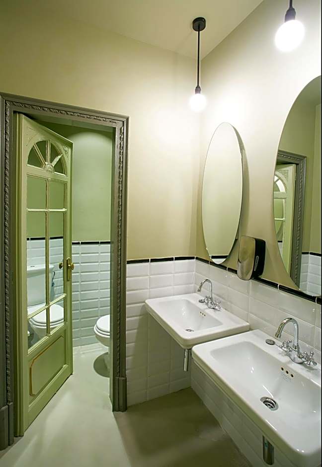 Sant Jordi Hostels Rock Palace