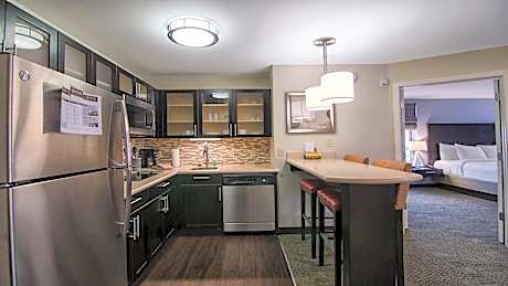 One-Bedroom King Suite with Tub - Mobility Accessible