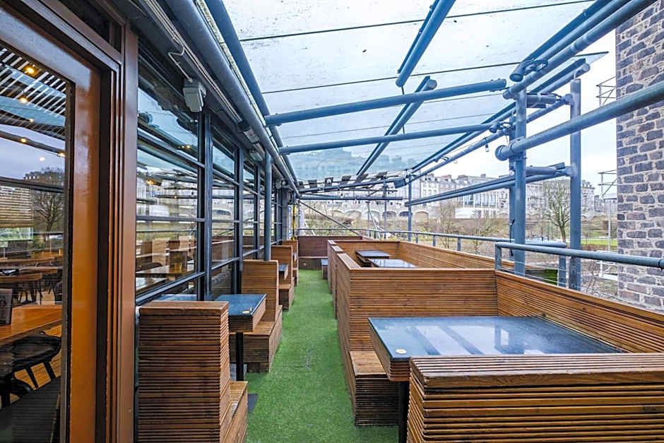 Siberia Bar & Hotel