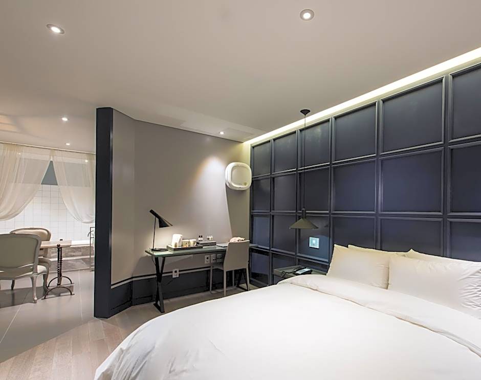 Le Stendal Hotel
