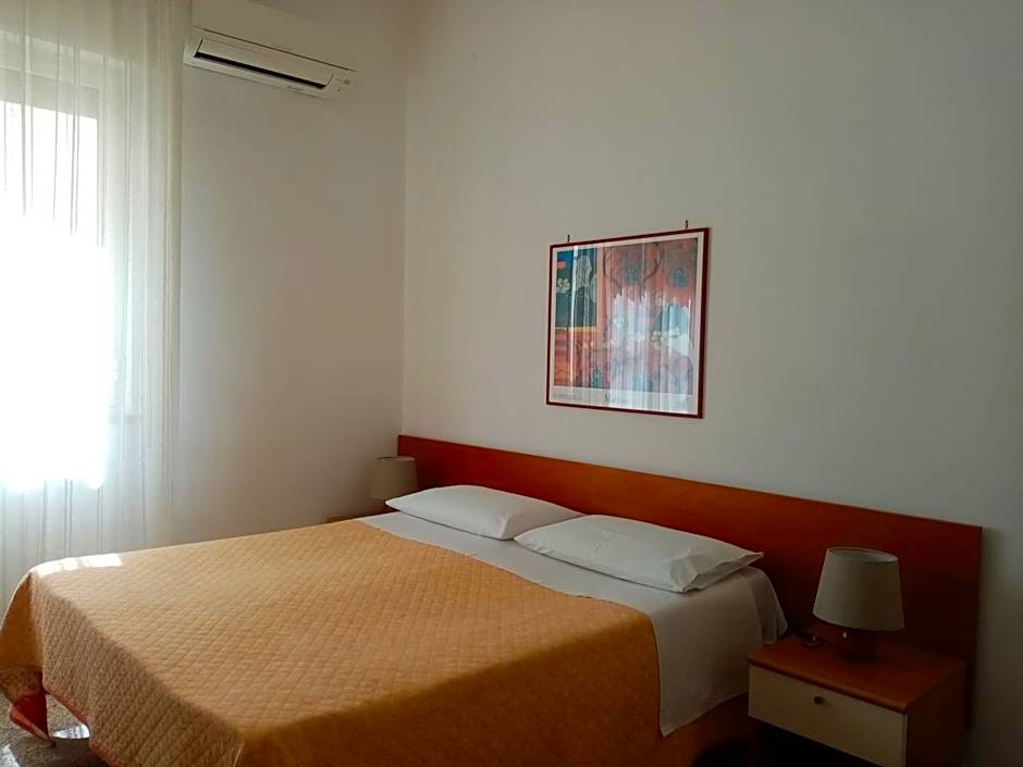 Ariston Petit Hotel