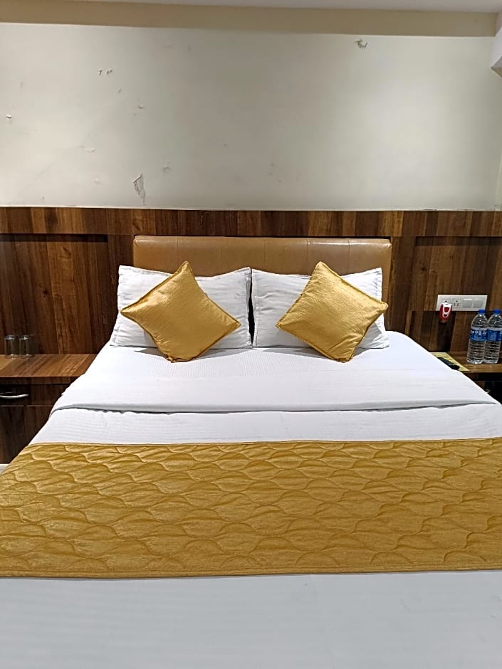 Hotel Rishi International - Grant Road