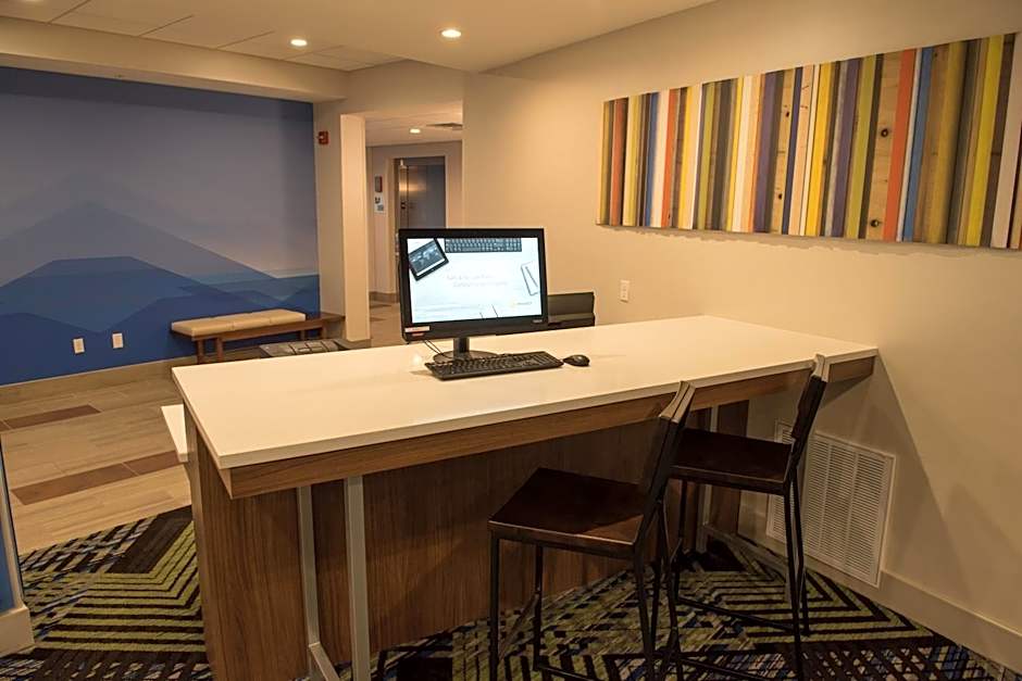 Holiday Inn Express And Suites Warsaw - E- Center By IHG