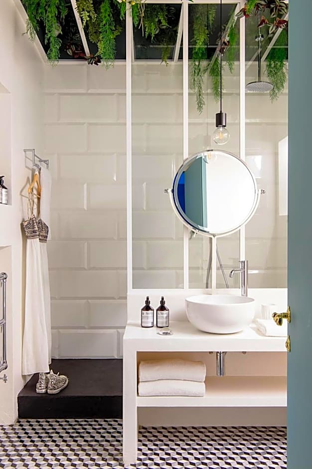 Velona's Jungle Luxury Suites