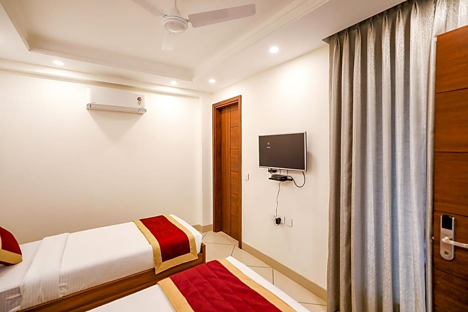 FabHotel La Paz Stay B&B