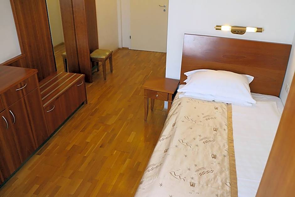 Hotel Wasserpalast - breakfast for free!!!