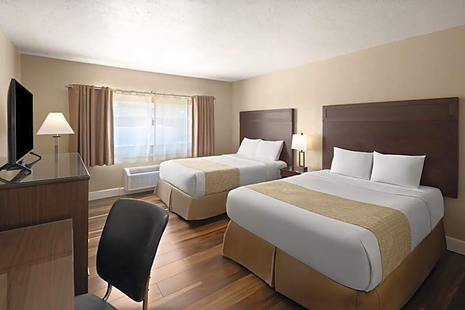 Travelodge by Wyndham Everett City Center