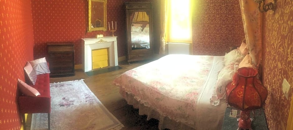 Le manoir de la Source au bord de l'EuroVélo 6