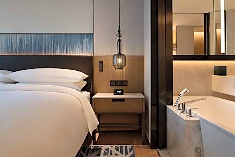 Deluxe King Room with Garden View