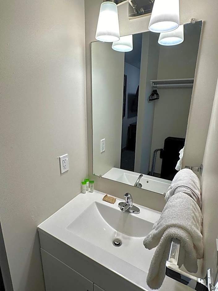 Anavada Inn & Suites - Grande Prairie