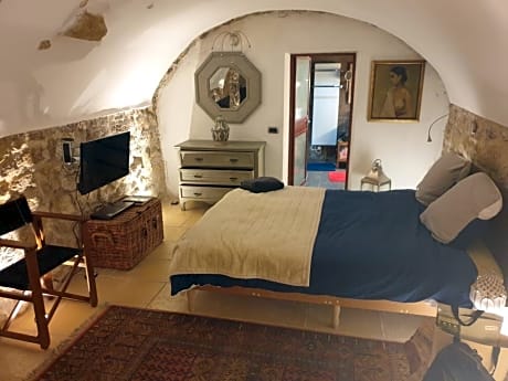 la villageoise, chambre troglodyte pitoresque au cœur du village