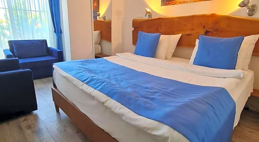 Rebetiko Hotel                                                             