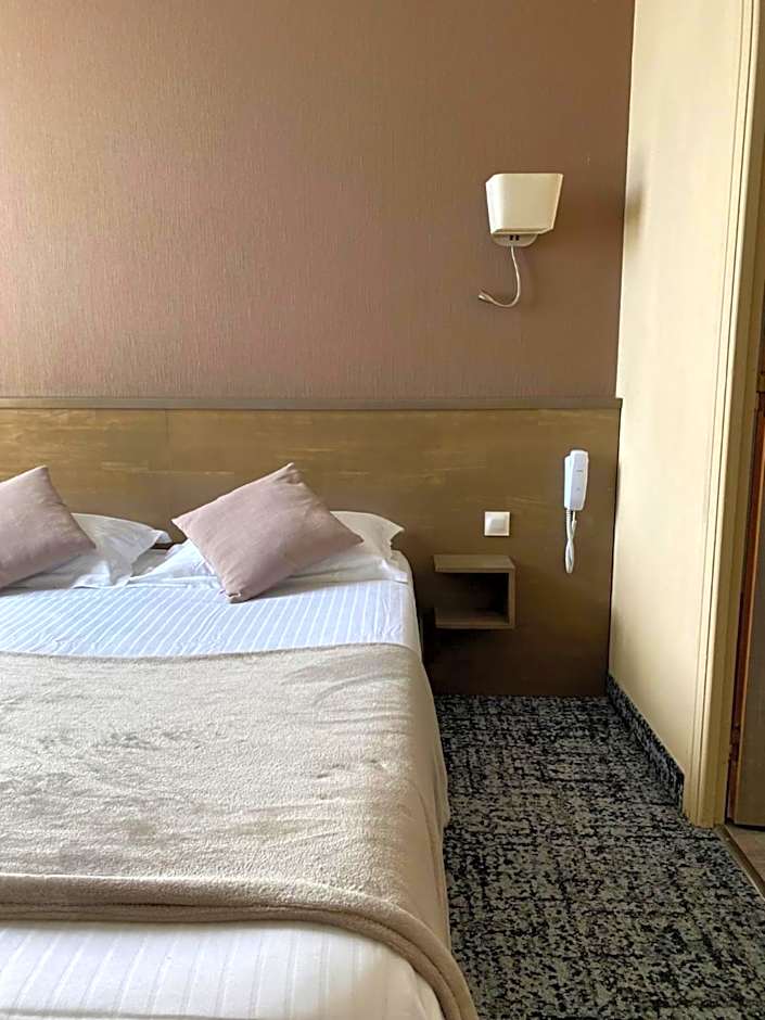 Brit Hotel Le Surcouf