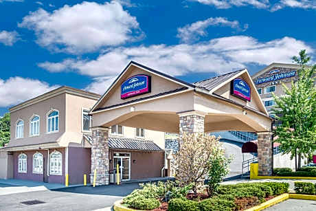 Howard Johnson by Wyndham North Bergen