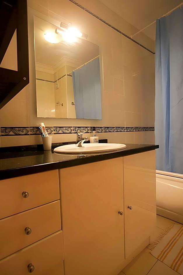 Ericeira Chill Hill Hostel & Private Rooms