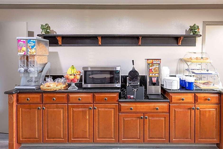 Days Inn by Wyndham Baytown TX