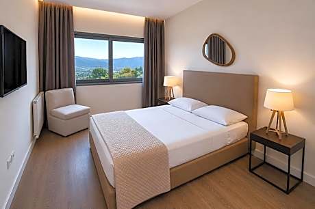 One-Bedroom Family Suite with Sea View