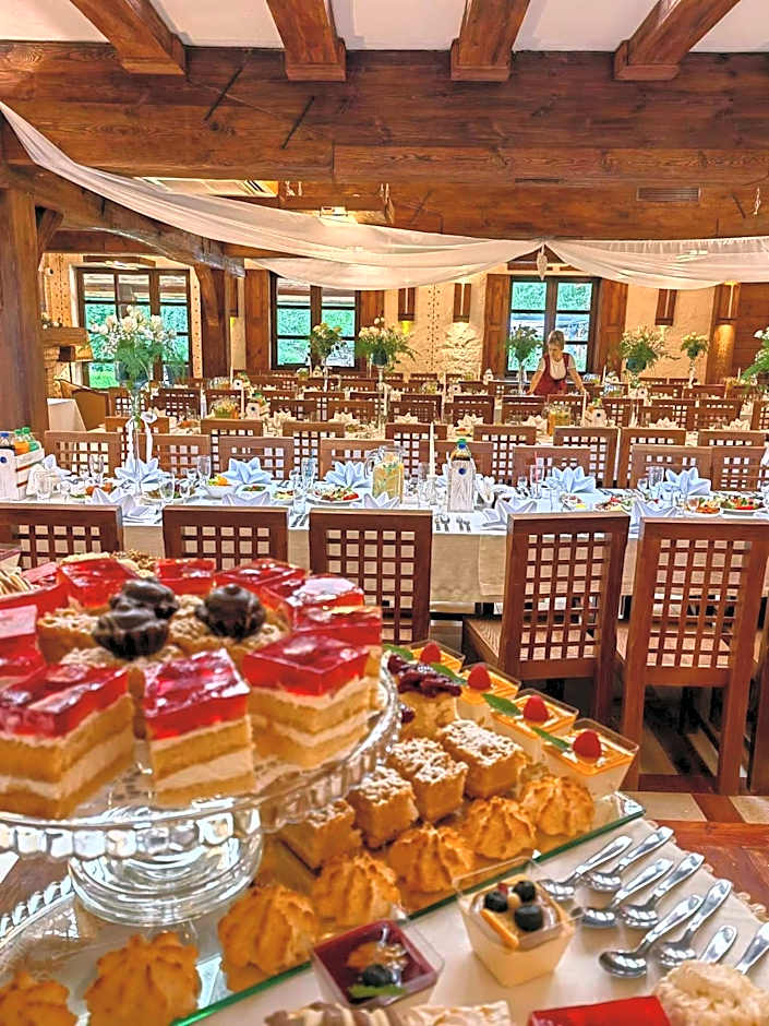 Kompleks rekreacyjno- hotelowo-wypoczynkowy FIRLEJOWE SIOŁO