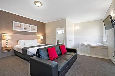 King Bed and Spa