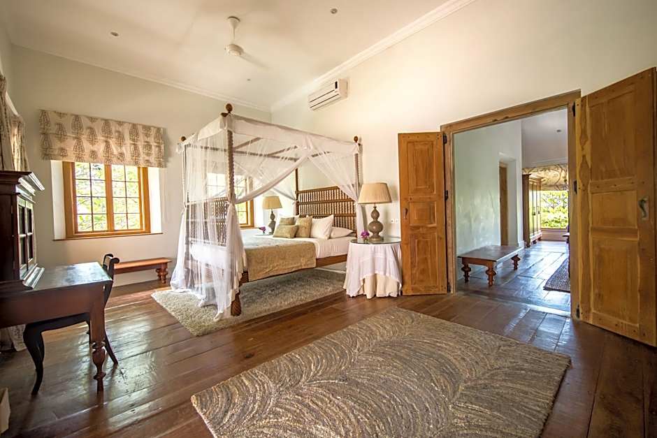 Taru Villas Rampart Street 