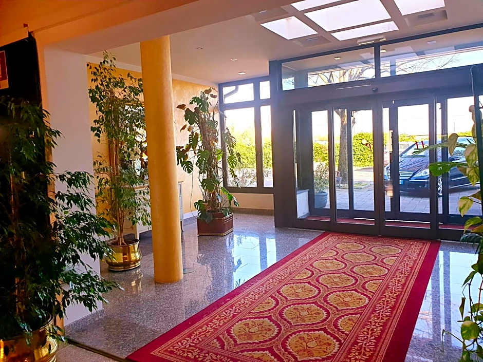 HOTEL PARADISO