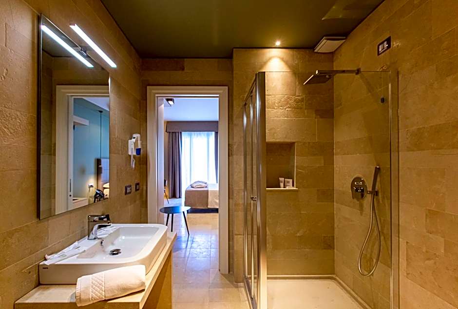 Charme SIMON BOLIVAR