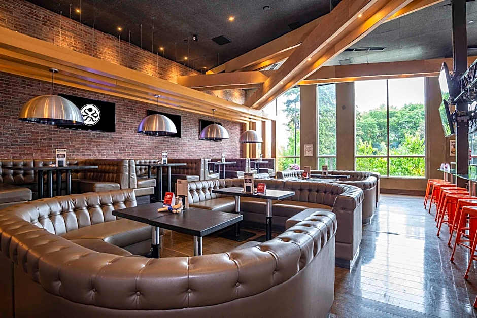 Sandman Signature Kamloops Hotel