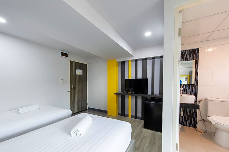 Riski Residence Bangbuathong