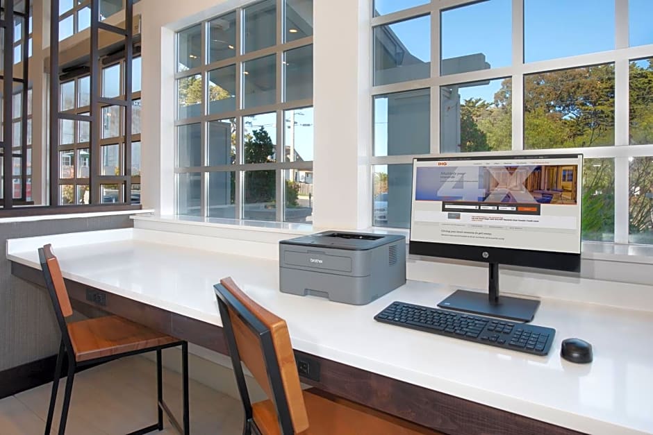 Holiday Inn Express Monterey - Cannery Row, an IHG Hotel