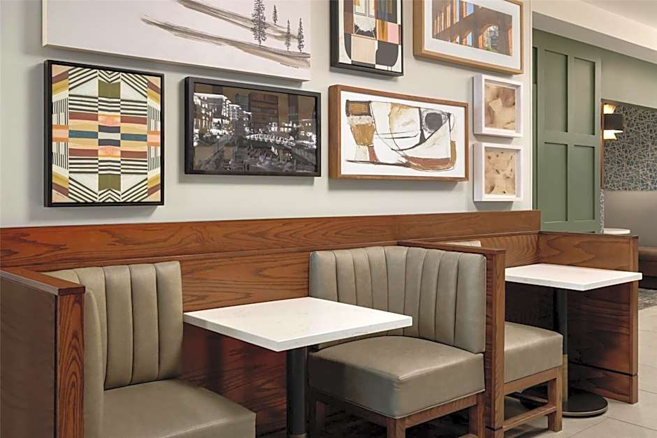 Hampton Inn By Hilton & Suites Greenville-Downtown-Riverplace