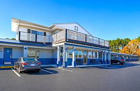 Whispering Pines by Hotel O Whitestone VA