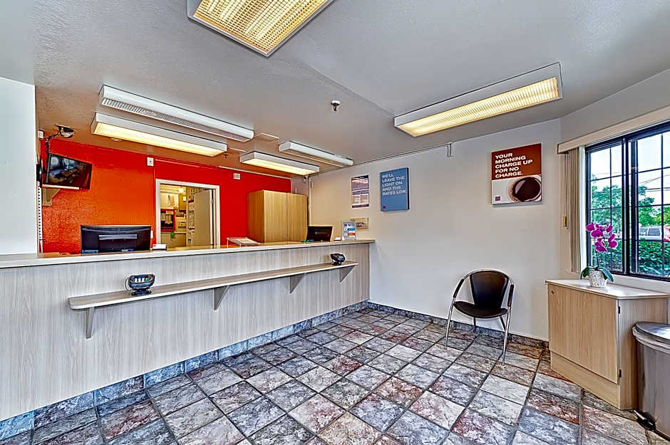 Motel 6-Glenview, IL - Chicago North