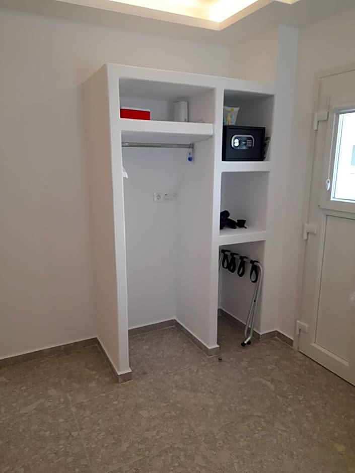 Sand rooms Antiparos