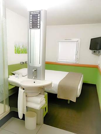 Standard Triple Room (Nonsmoking)