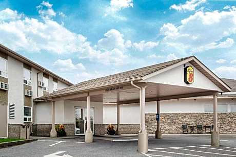 Super 8 by Wyndham Kenora