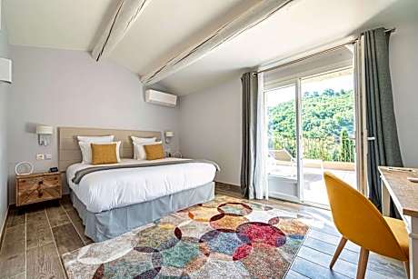 Suite with Garden View